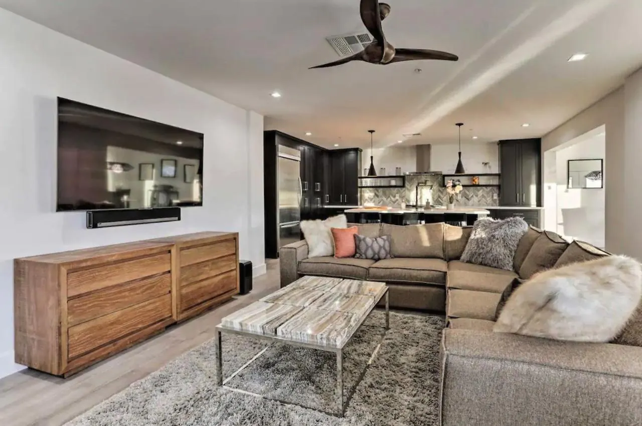 Quiet Luxury Estate W/ Heated Pool: Scottsdale Villa United States