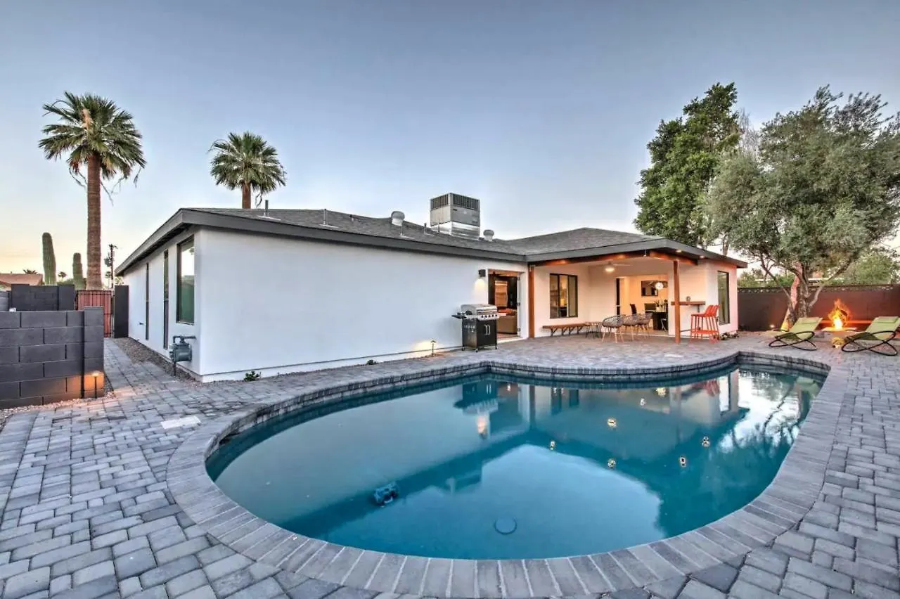 Quiet Luxury Estate W/ Heated Pool: Scottsdale Villa