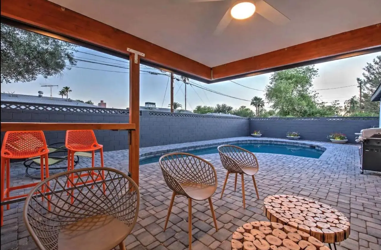 Quiet Luxury Estate W/ Heated Pool: Scottsdale location