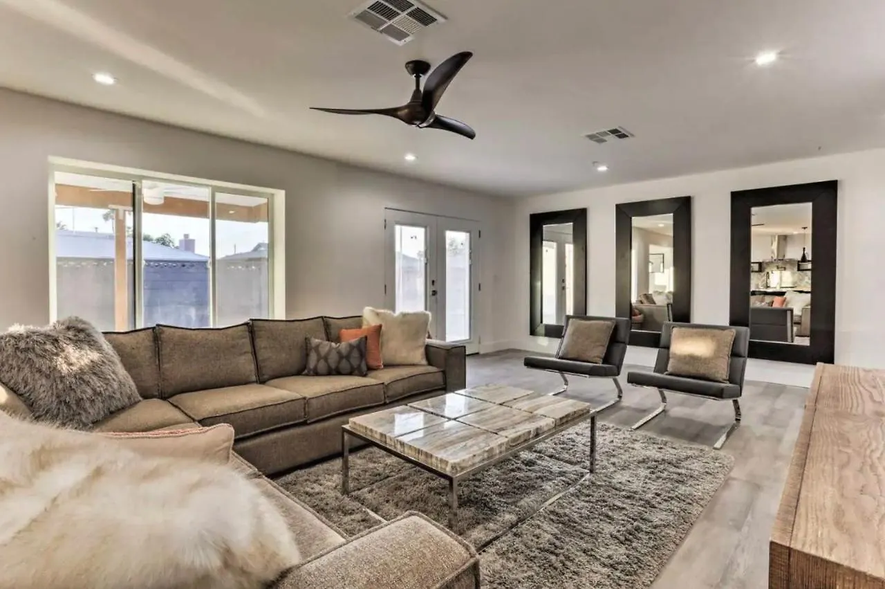 Quiet Luxury Estate W/ Heated Pool: Scottsdale Villa United States