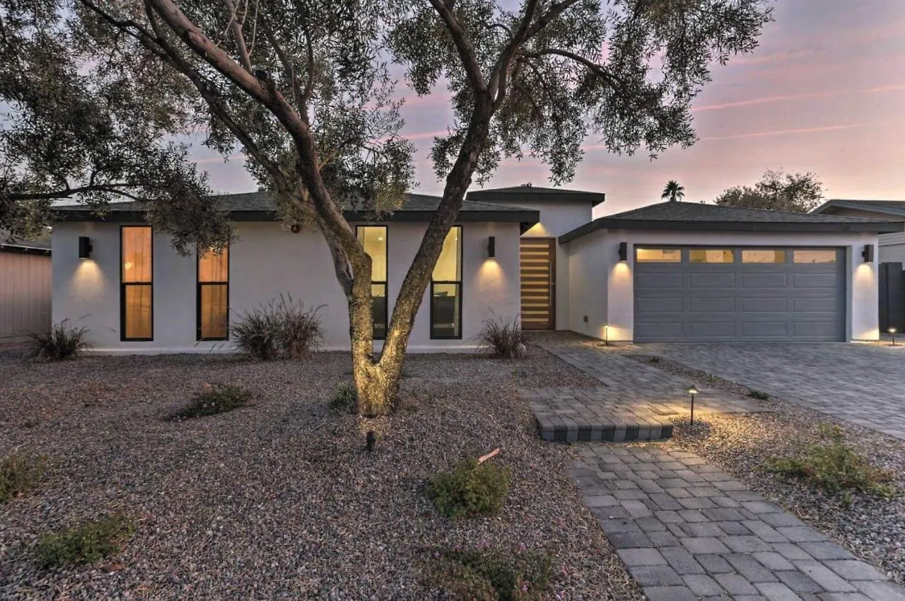 Quiet Luxury Estate W/ Heated Pool: Scottsdale Villa 0*,