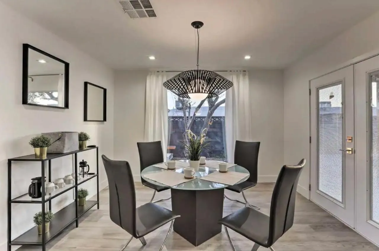 Quiet Luxury Estate W/ Heated Pool: Scottsdale Villa
